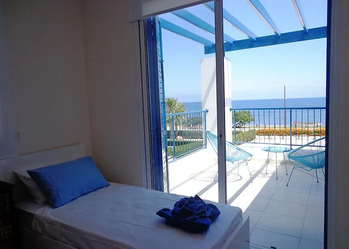 Villa Latchi Riviera No.2 *