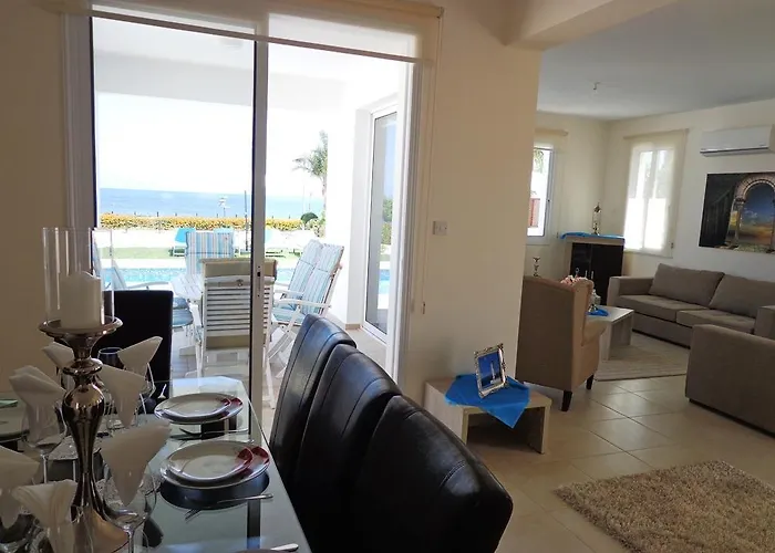 Villa Latchi Riviera No.2 *