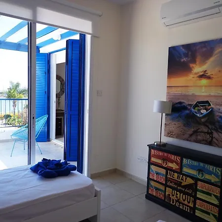 Willa Latchi Riviera No.2