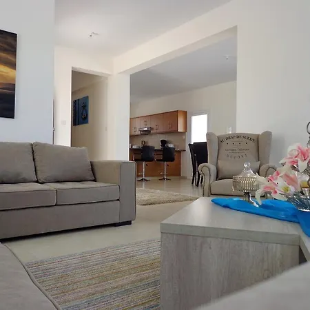 Willa Latchi Riviera No.2